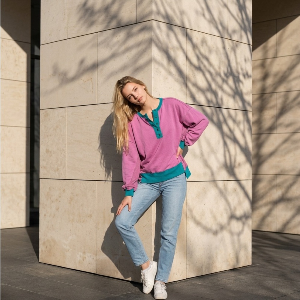 Casual Two-Tone Pullover Sweatshirt in Magenta & Teal